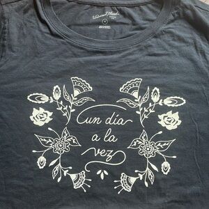 Spanish graphic t-shirt plus size 1X un día a la vez heathered navy blue cotton